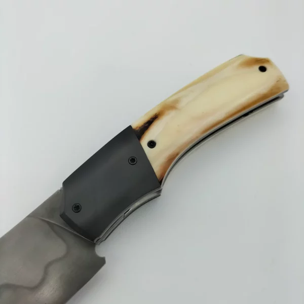 Couteau Artisanale realise par Remi Bouin en Phacochere4