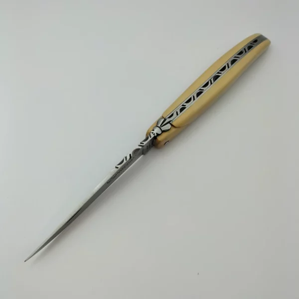 Couteau de poche Laguiole plein manche 12 cm en Buis3 1