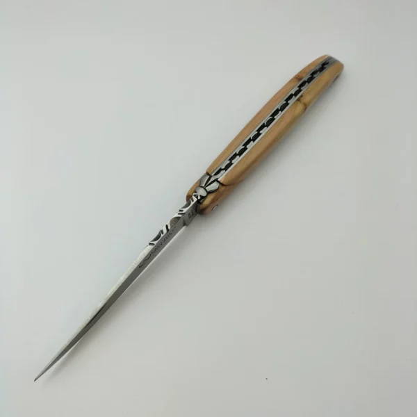 Couteau de poche Laguiole plein manche 12 cm en Genevrier4