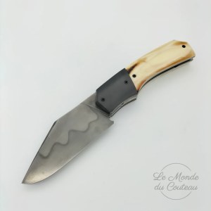 Handcrafted knife made by Remi Bouin in warthog