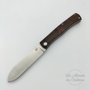 Handcrafted knife by Jesus Granda in walnut