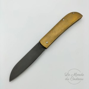 Couteau artisanal realise par Mister Bull